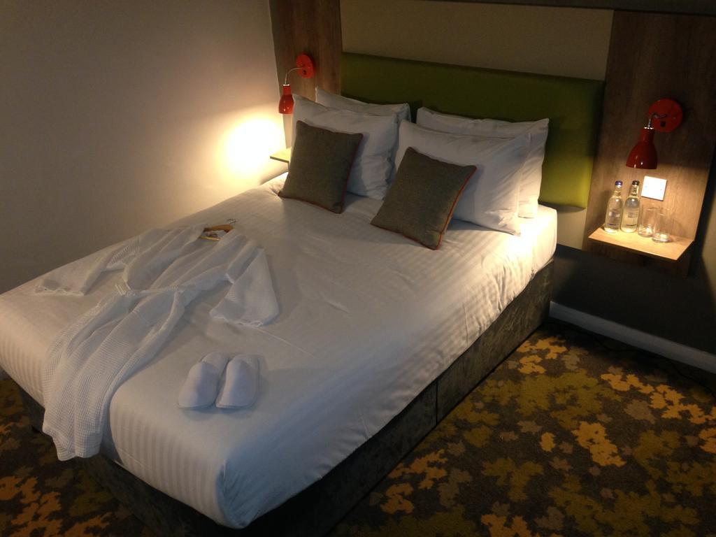 Epping Forest Hotel Вудфорд Экстерьер фото