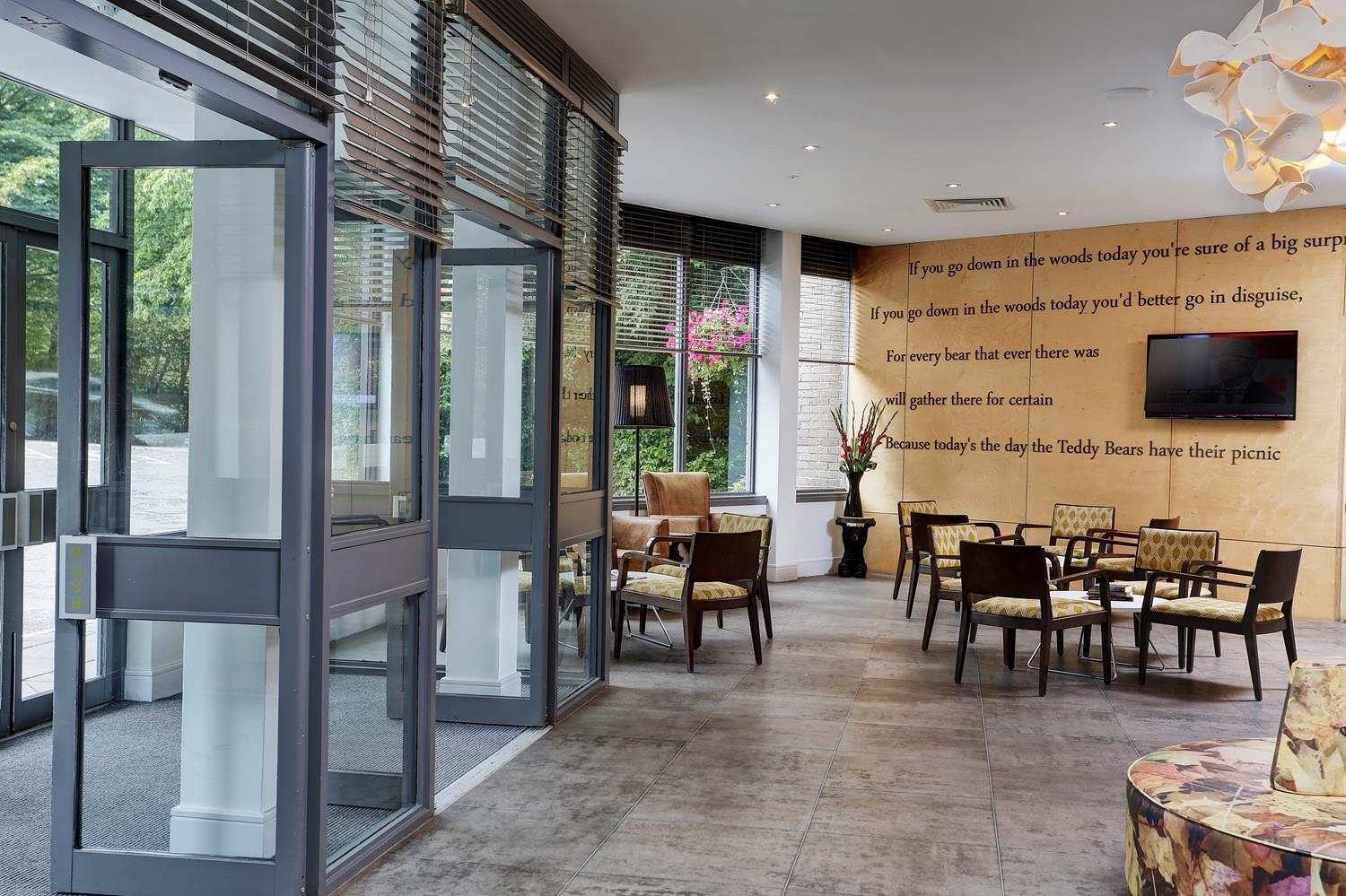 Epping Forest Hotel Вудфорд Экстерьер фото