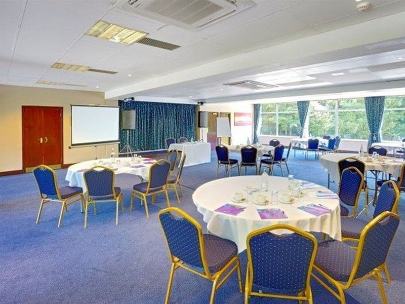 Epping Forest Hotel Вудфорд Экстерьер фото
