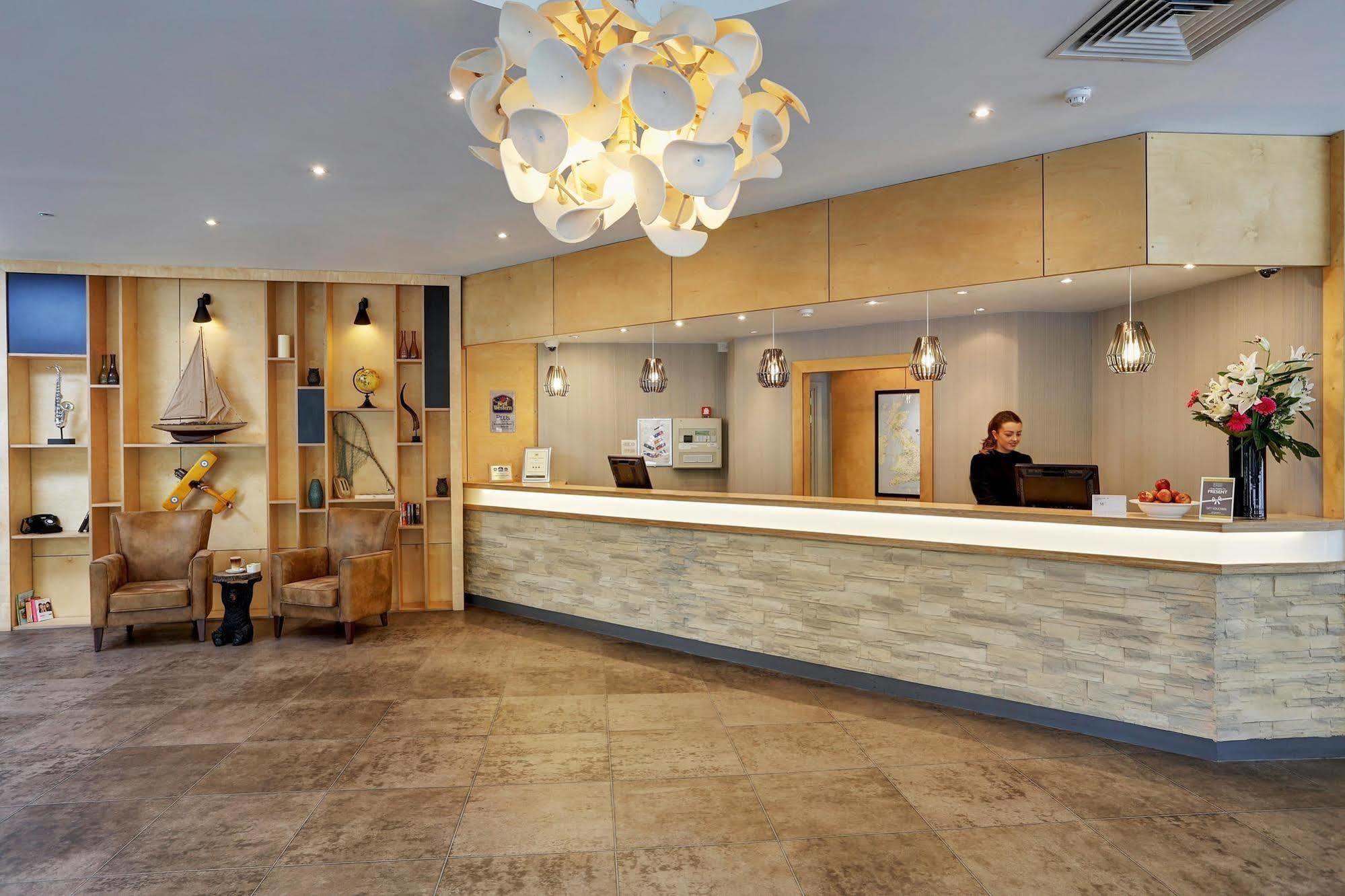 Epping Forest Hotel Вудфорд Экстерьер фото
