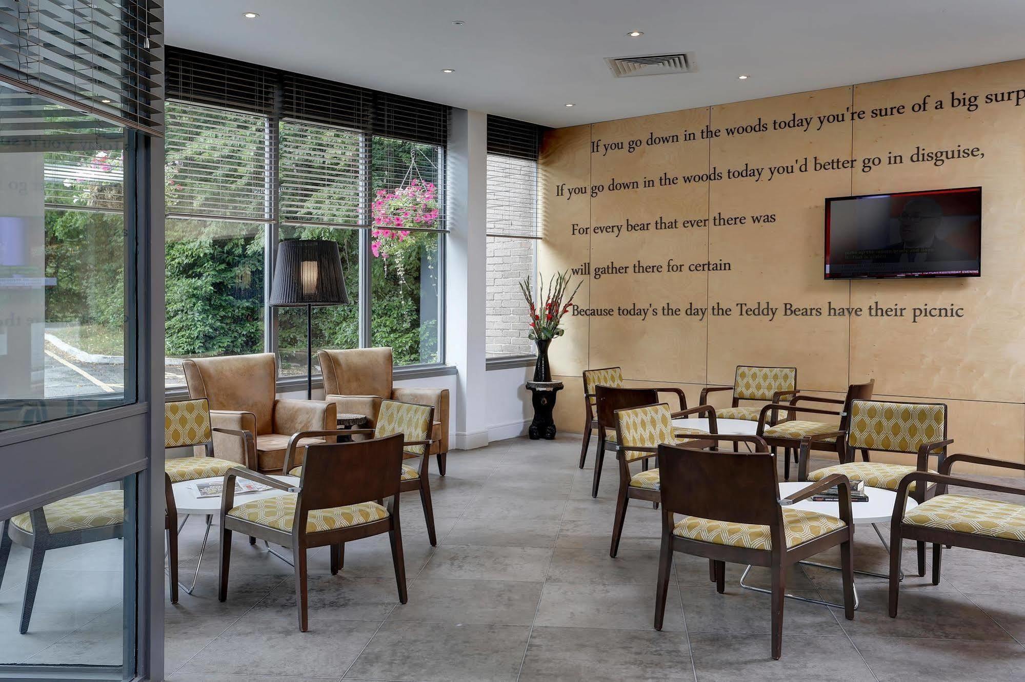 Epping Forest Hotel Вудфорд Экстерьер фото